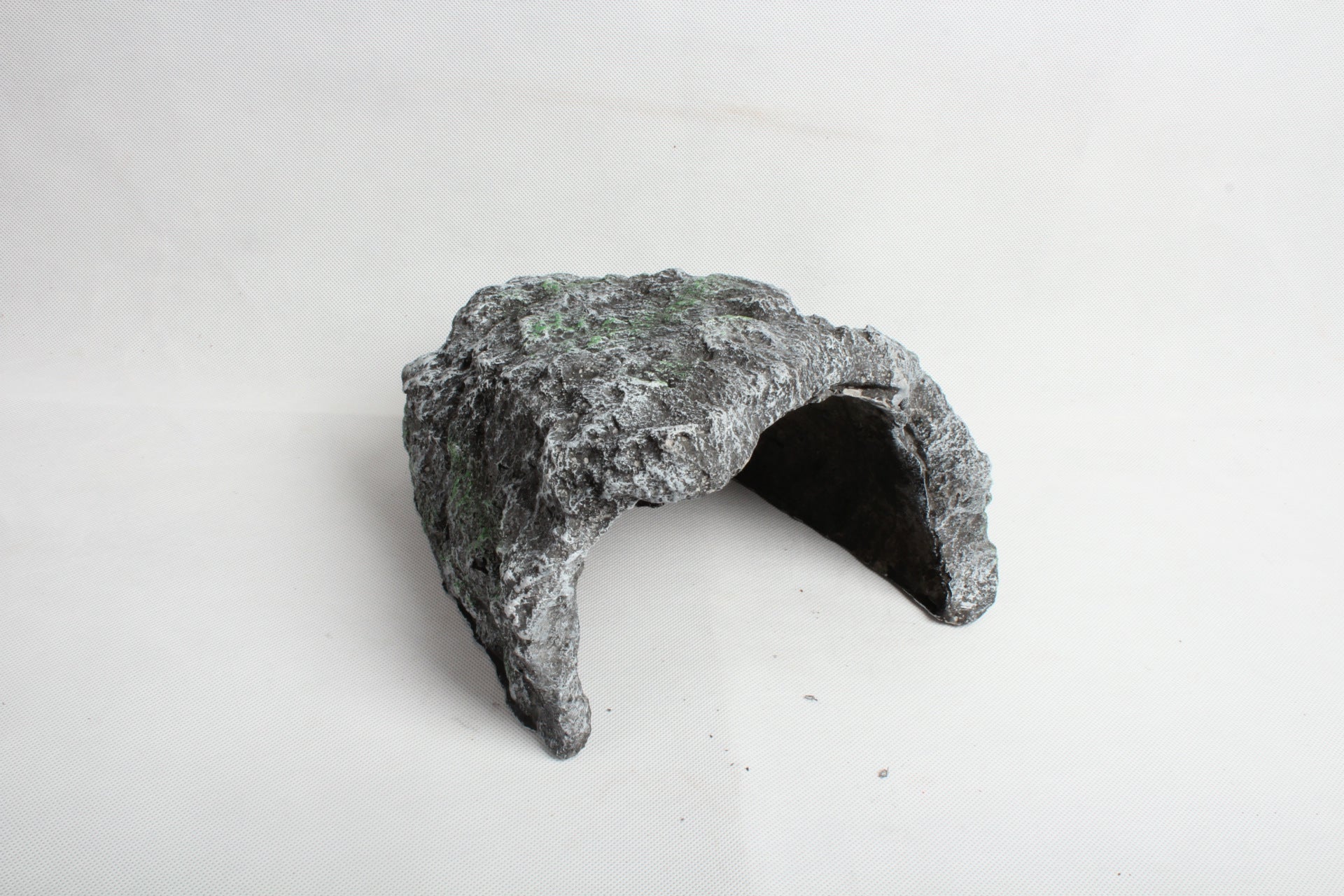 Natural-Look Reptile Cave Hideout